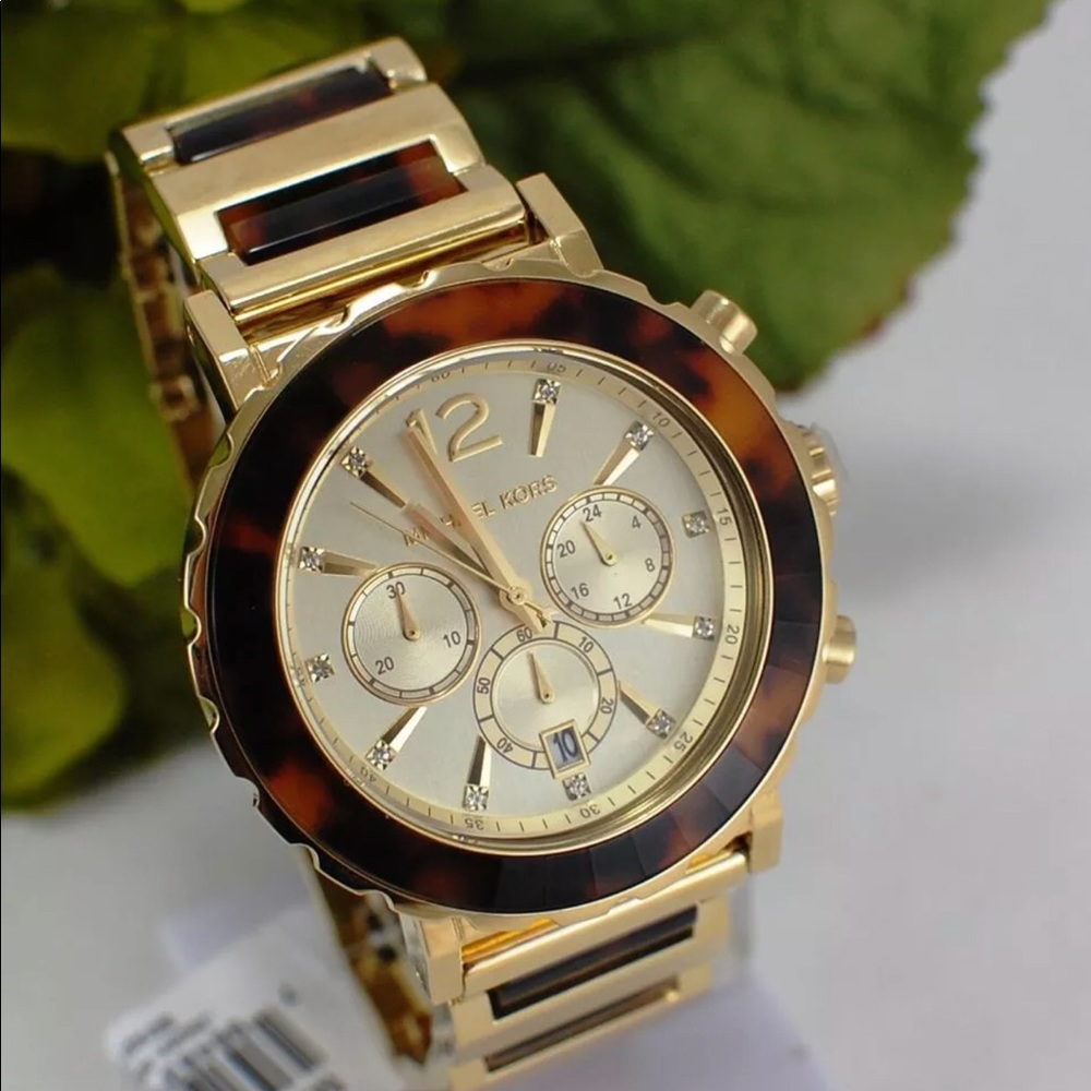 MK Tortoiseshell Watch. Will fit a 6“ wrist